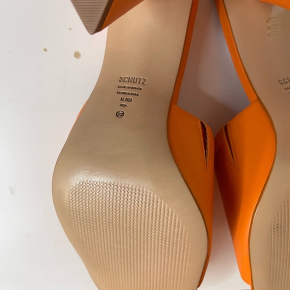 Schultz Heels, size 9.5 - Picture 4 of 9